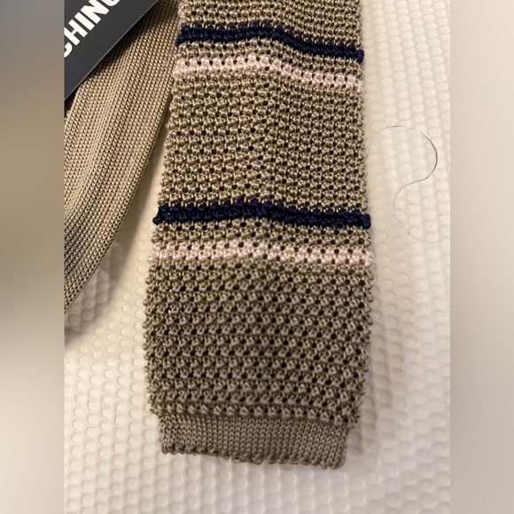 NWT Moschino Knit Tie 100% Silk Made in Italy Tan Navy Blue Stripe - Picture 10 of 10